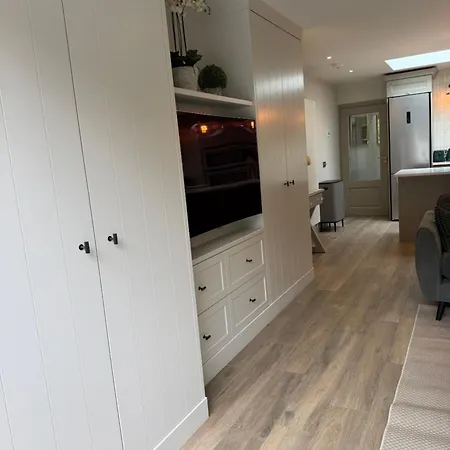Luxury 2 Bath 2 Bed In - N11 Corridor Access *