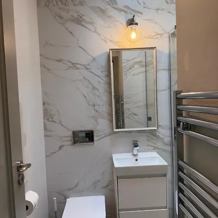 Luxury 2 Bath 2 Bed In - N11 Corridor Access Ferienhaus