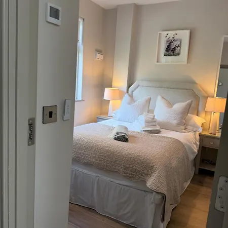 Luxury 2 Bath 2 Bed In - N11 Corridor Access * Blackrock (Dublin)