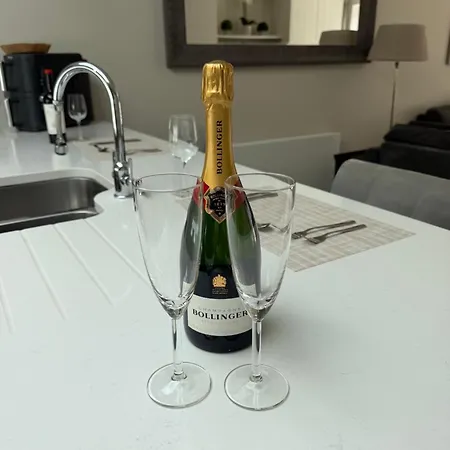 Luxury 2 Bath 2 Bed In - N11 Corridor Access Ferienhaus