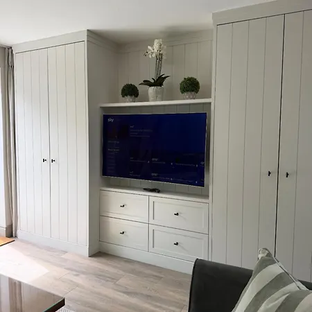 Ferienhaus Luxury 2 Bath 2 Bed In - N11 Corridor Access