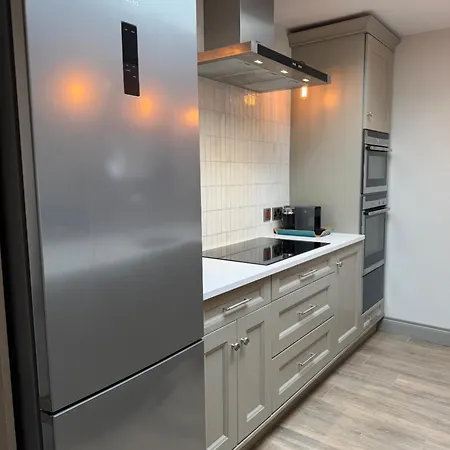 Luxury 2 Bath 2 Bed In - N11 Corridor Access Ferienhaus Blackrock (Dublin)
