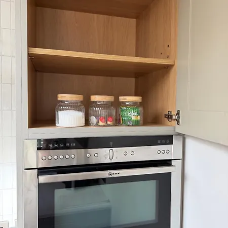 Ferienhaus Luxury 2 Bath 2 Bed In - N11 Corridor Access