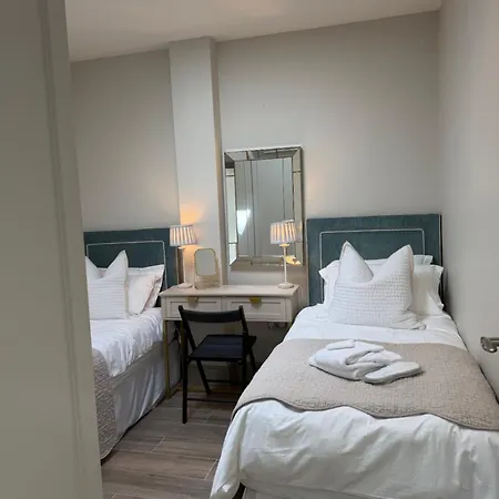 Luxury 2 Bath 2 Bed In - N11 Corridor Access Ferienhaus *